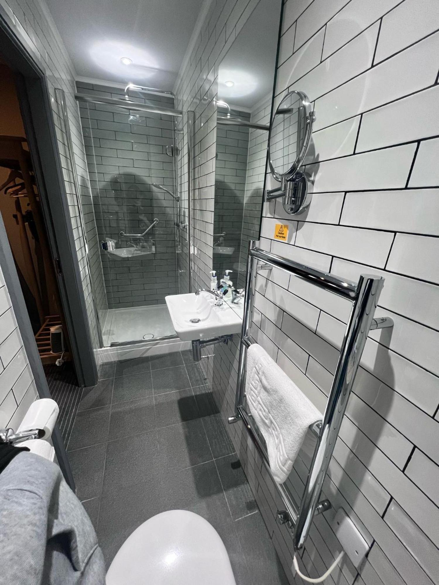The New Hobbit Hotel Rooms Χάλιφαξ Εξωτερικό φωτογραφία